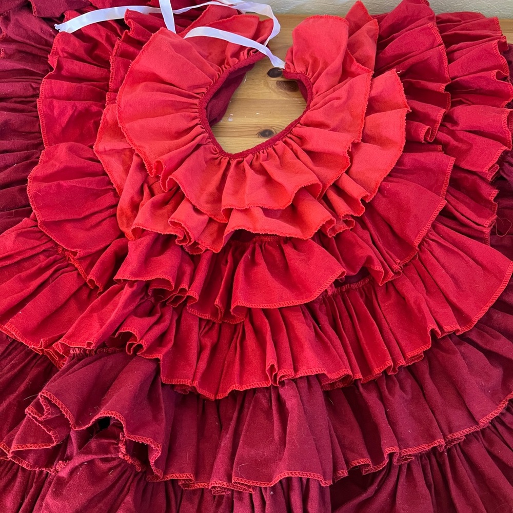 Farmhouse Ruffled Christmas Tree Skirt **PET FRIENDLY HOME**
